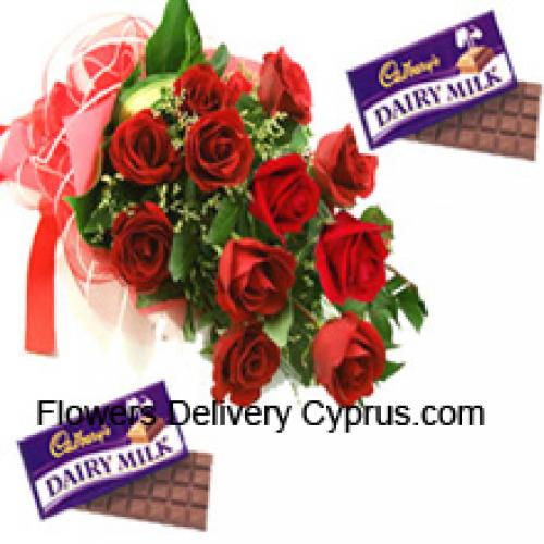 12 Hermosas Rosas Rojas con Chocolates Cadbury