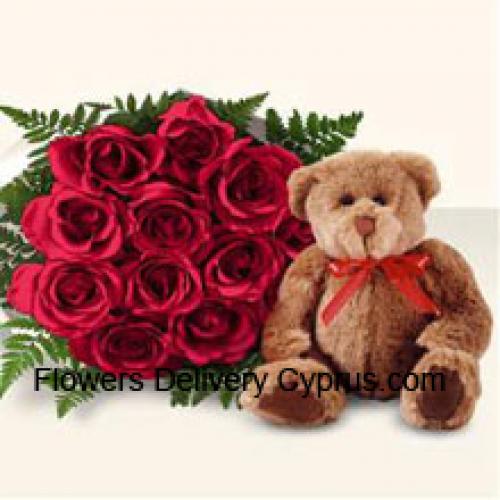 12 Rose Rosse con un adorabile orsacchiotto marrone